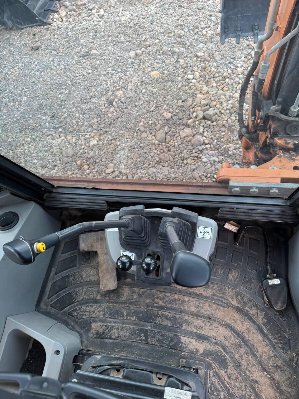 Экскаватор-погрузчик CASE 580SV 6