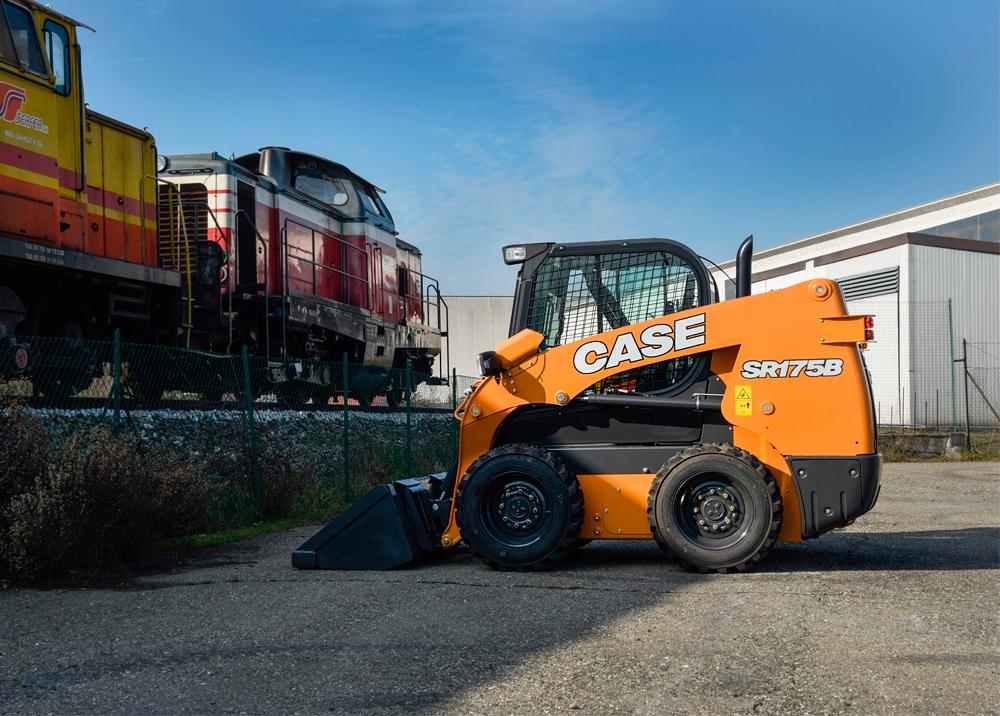 Колесный мини-погрузчик CASE SR175B 3