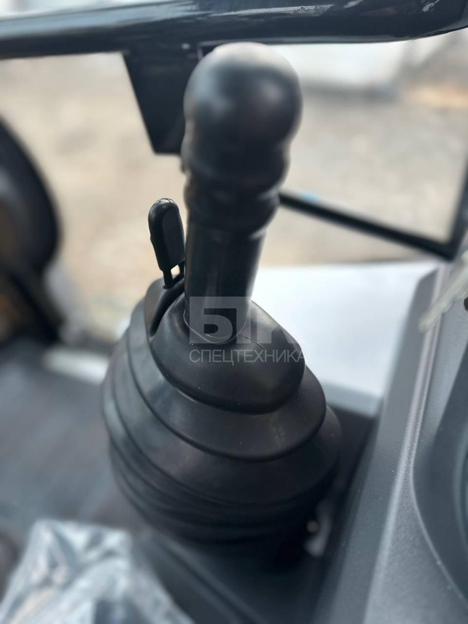 Экскаватор-погрузчик Lonking CDM83C 30