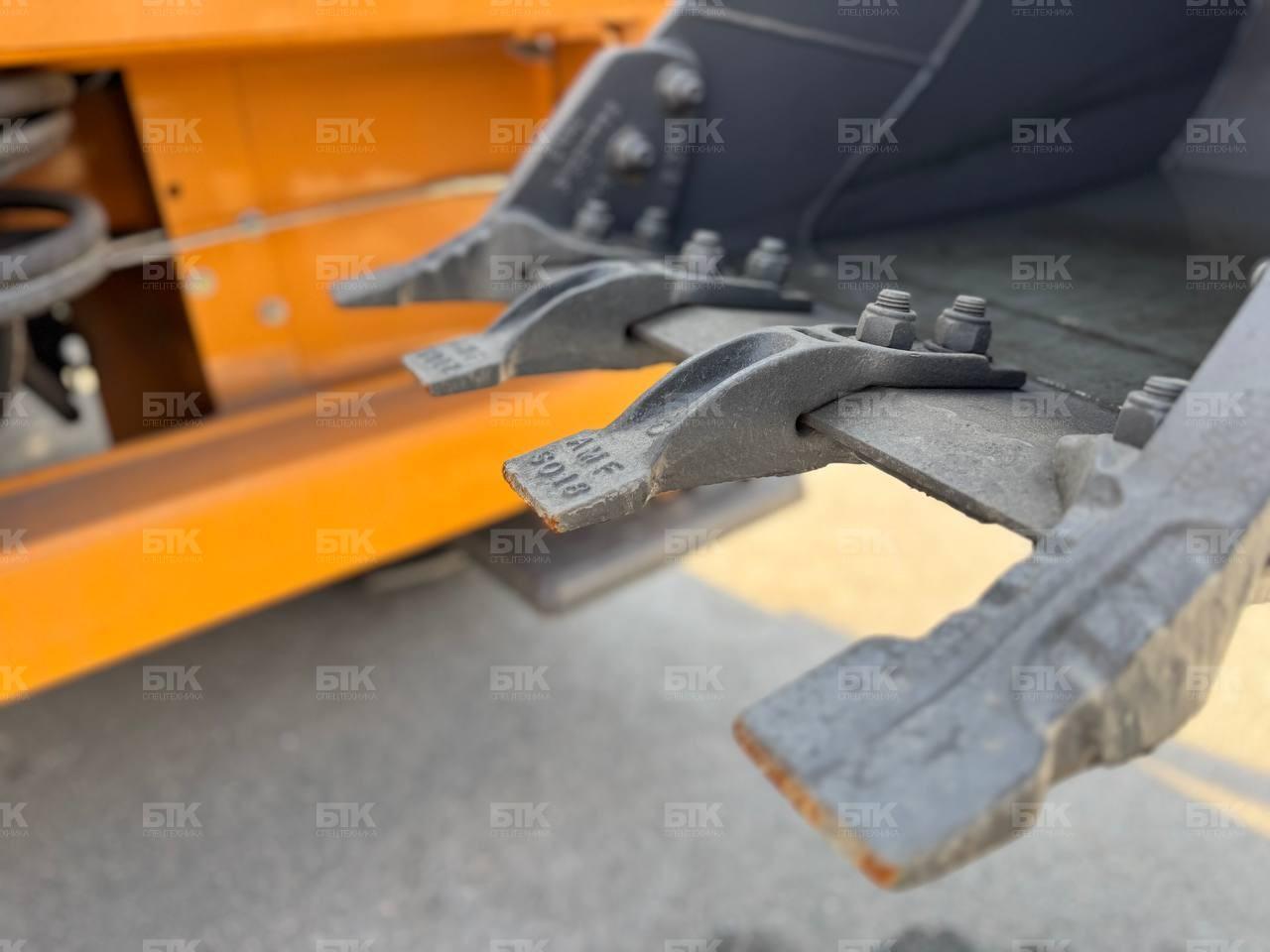 Экскаватор-погрузчик CASE 570SV 17