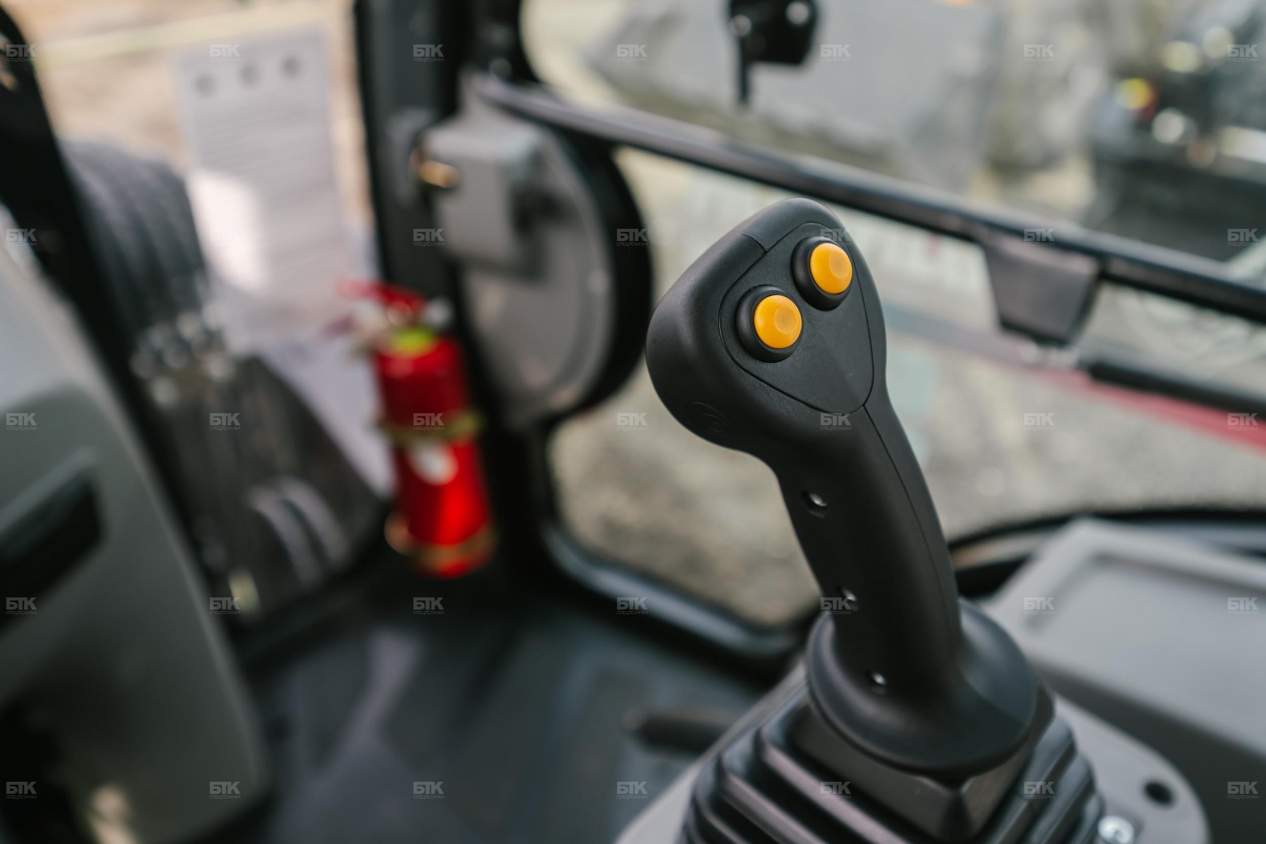 Экскаватор-погрузчик Shanmon 388H, MAX HUSCO 30