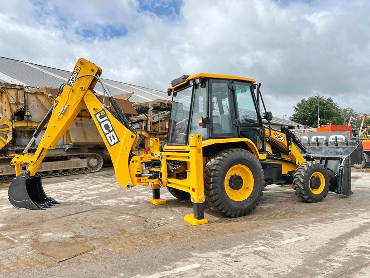 Экскаватор-погрузчик JCB 3CX (сборка Индия)