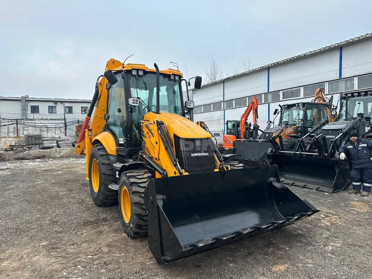 Экскаватор-погрузчик Lonking CDM83C