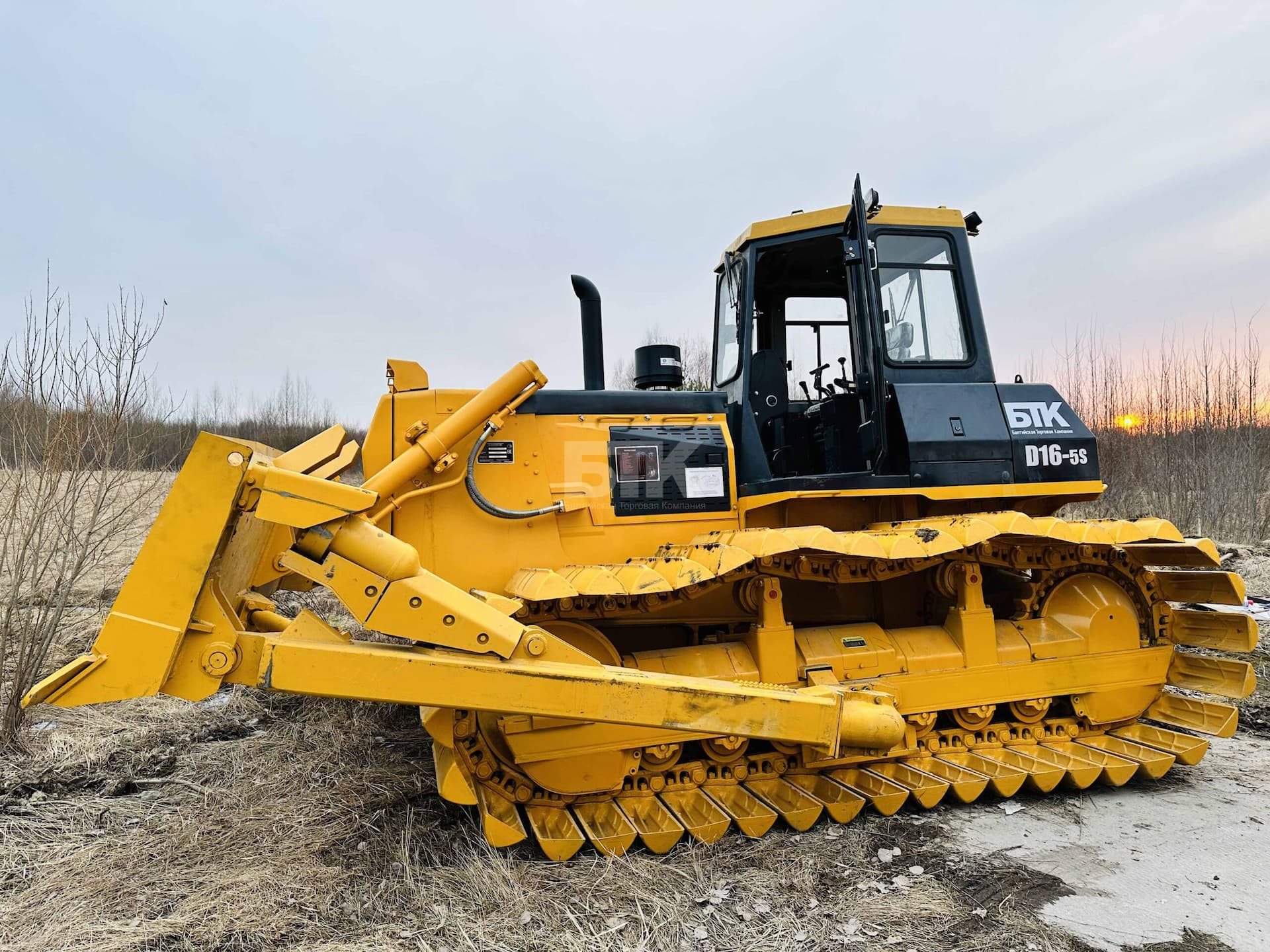 Бульдозер Beezone D16-5S