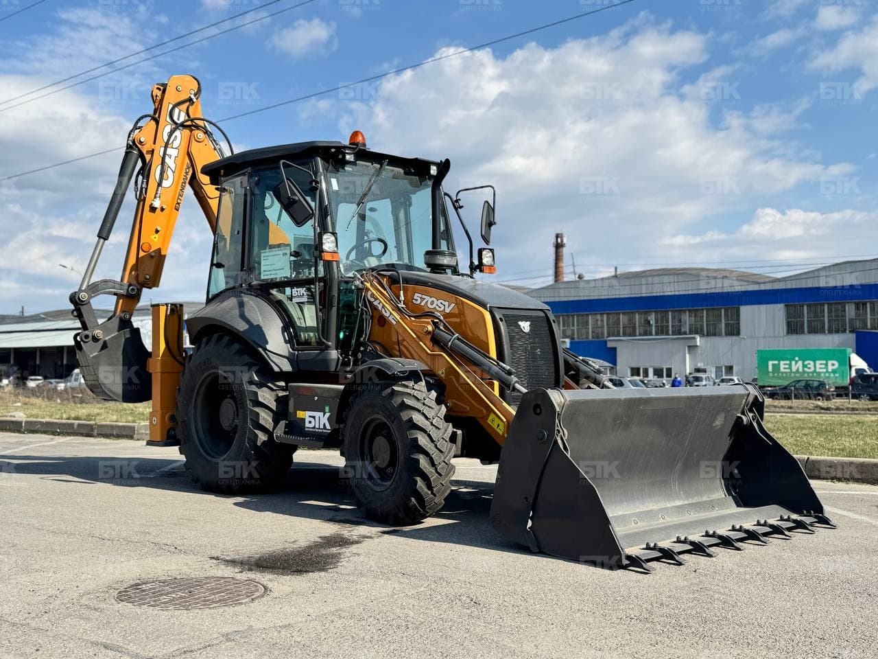 Экскаватор-погрузчик CASE 570SV
